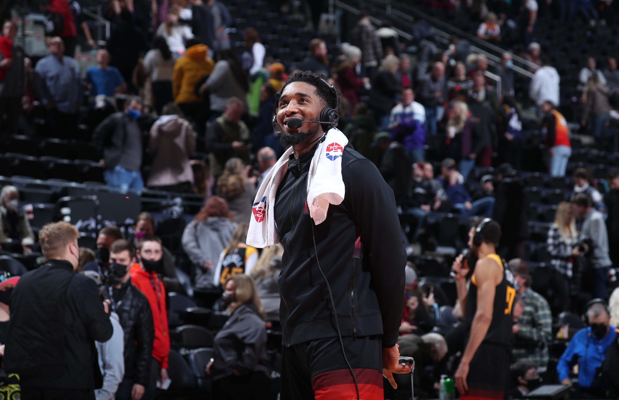 希腊男篮翻盘篮网，米切尔送出助攻