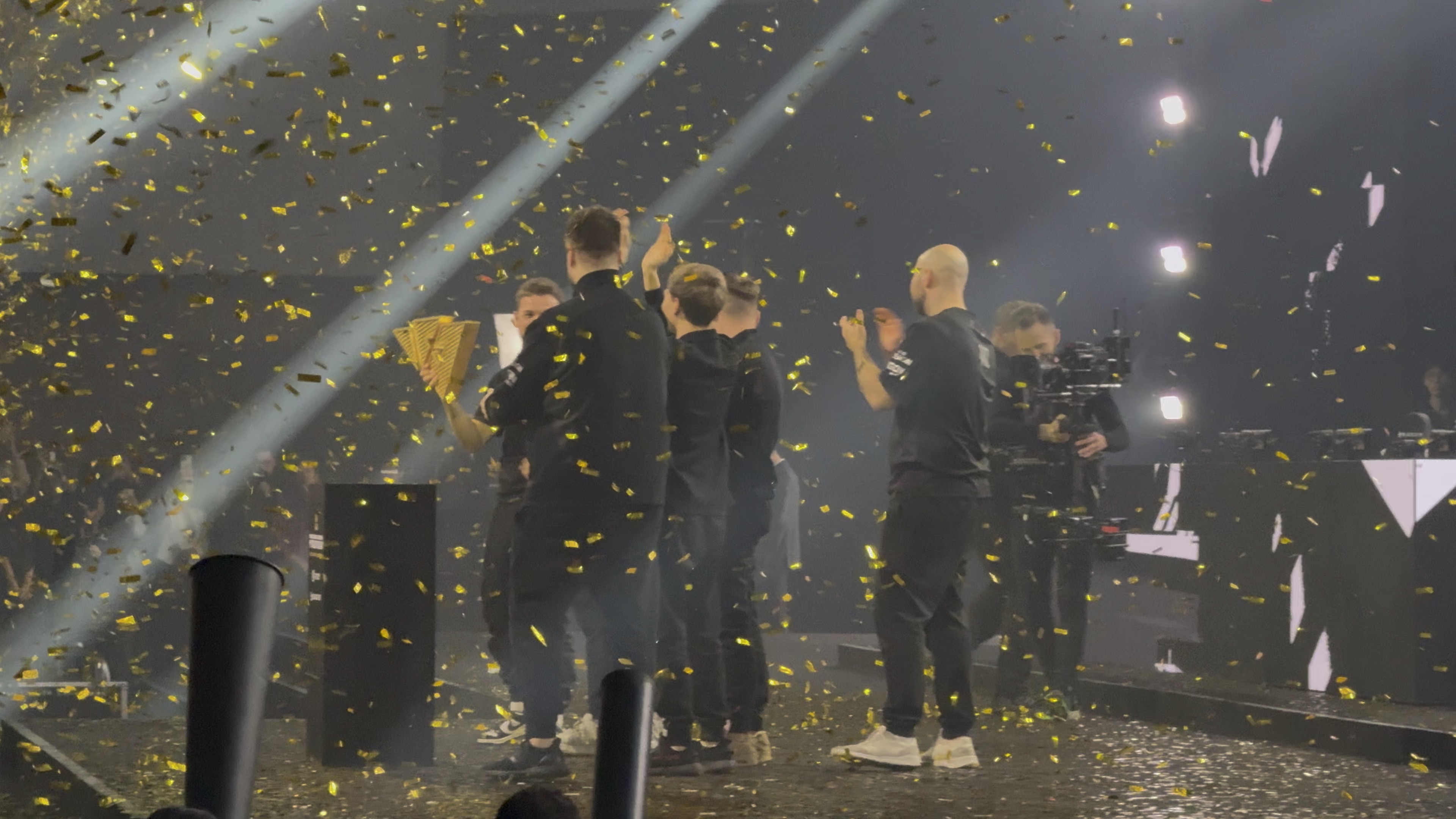 爱游戏-G2完胜WBG，Clid一己之力扛起全队