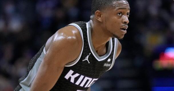 爱游戏APP-76人翻盘火箭，福克斯高光表现