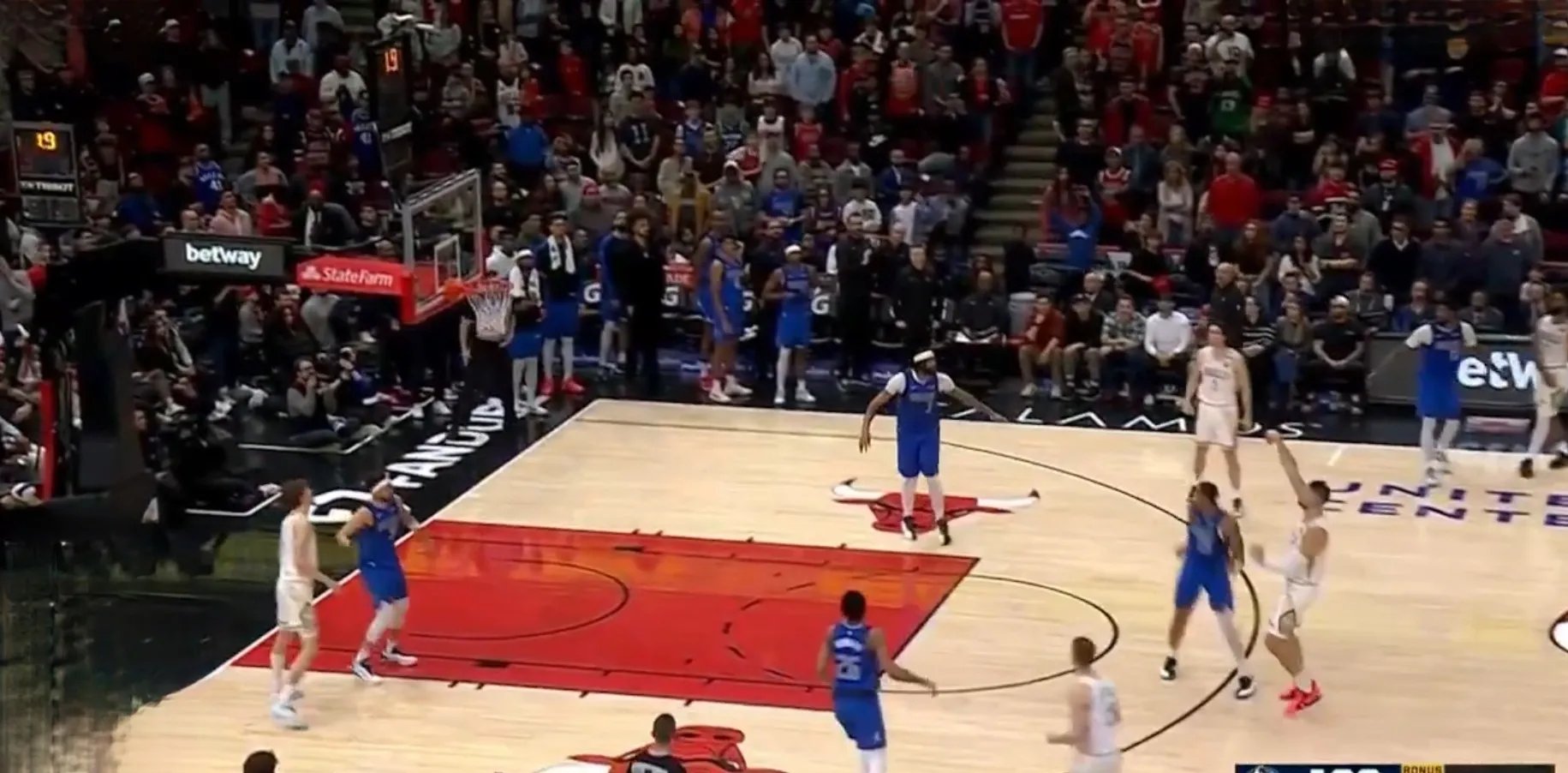 爱游戏在线-独行侠完胜浙江队，武切维奇扛起全队