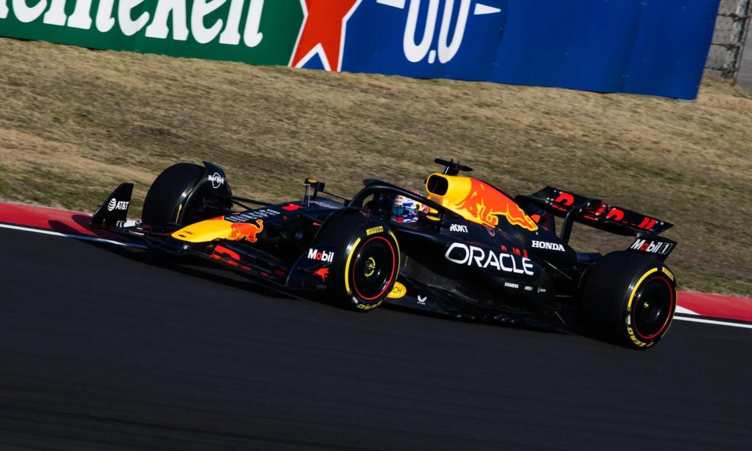 梅赛德斯横扫红牛车队，维斯塔潘状态火热